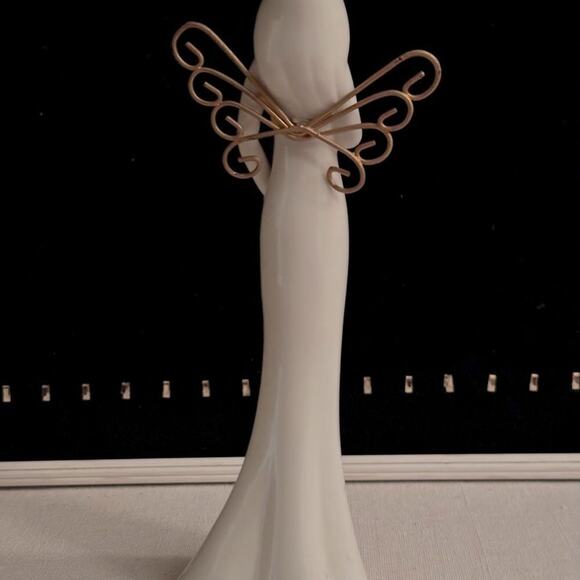 Vintage tall slim ceramic angel with gold detail wings and leaf details - Picture 4 of 9